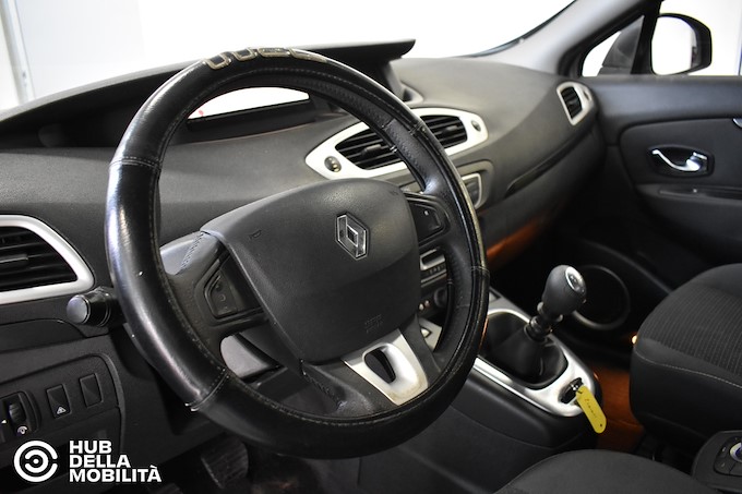 RENAULT Scénic 1.9 dCi 130CV Dynamique